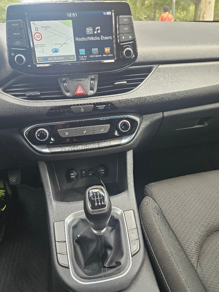 Hyundai i30 2019 – Essence Turbo – 75 000 km – État quasi ne, Achat, Boîte manuelle, Noir, 5 portes