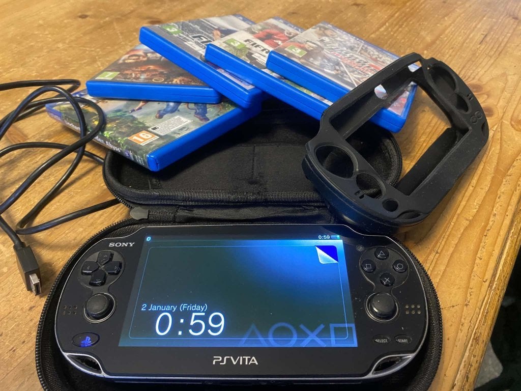 PS Vita, Consoles de jeu & Jeux vidéo, Enlèvement ou Envoi, Utilisé, Noir, Avec jeux