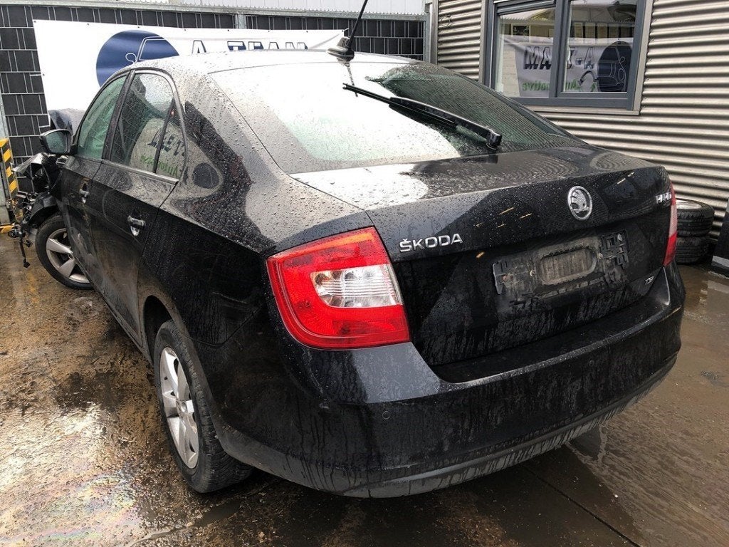 FEU ARRIÈRE GAUCHE Skoda Rapid (|5JH945111|5JH945095|), Utilisé, Info@skoda-auto.de, Skoda, Max-Planck-Straße  3-5
64331  Weiterstadt, DE