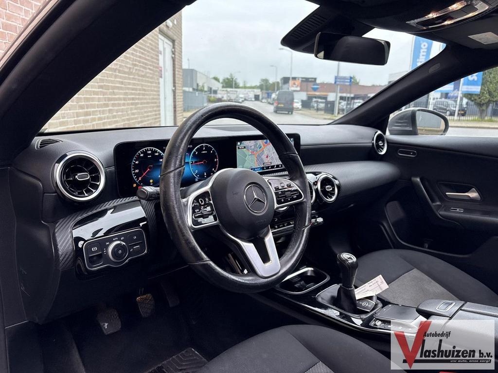 Mercedes-Benz CLA 180 Shooting Brake d Premium | € 10.950,-, Auto's, Mercedes-Benz, CLA, Zwart, Bedrijf, 119 g/km
