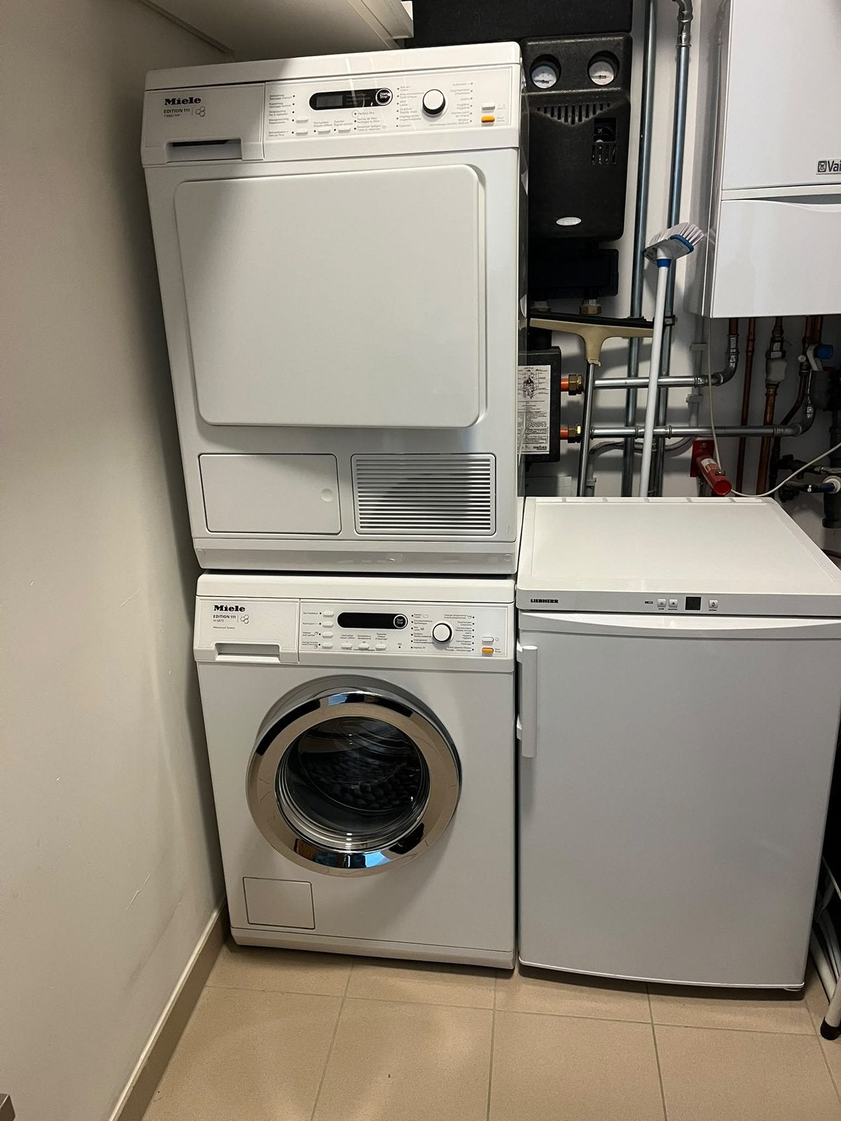 Wasmachine en droogkast, 8 tot 10 kg, Ophalen, 1200 tot 1600 toeren