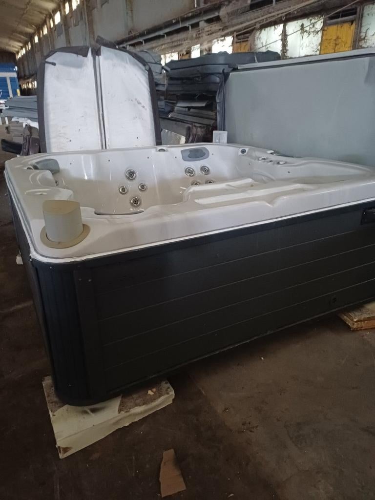 Koopje van de week. Jacuzzi gratis levering, Verzenden