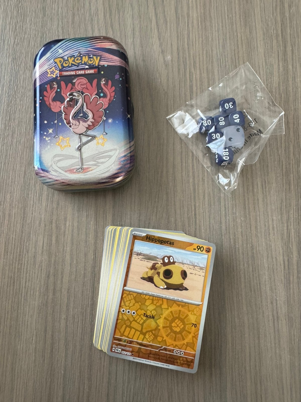 Boîtes Pokémon remplies de cartes et de cadeaux, Enlèvement ou Envoi, Comme neuf, Plusieurs cartes