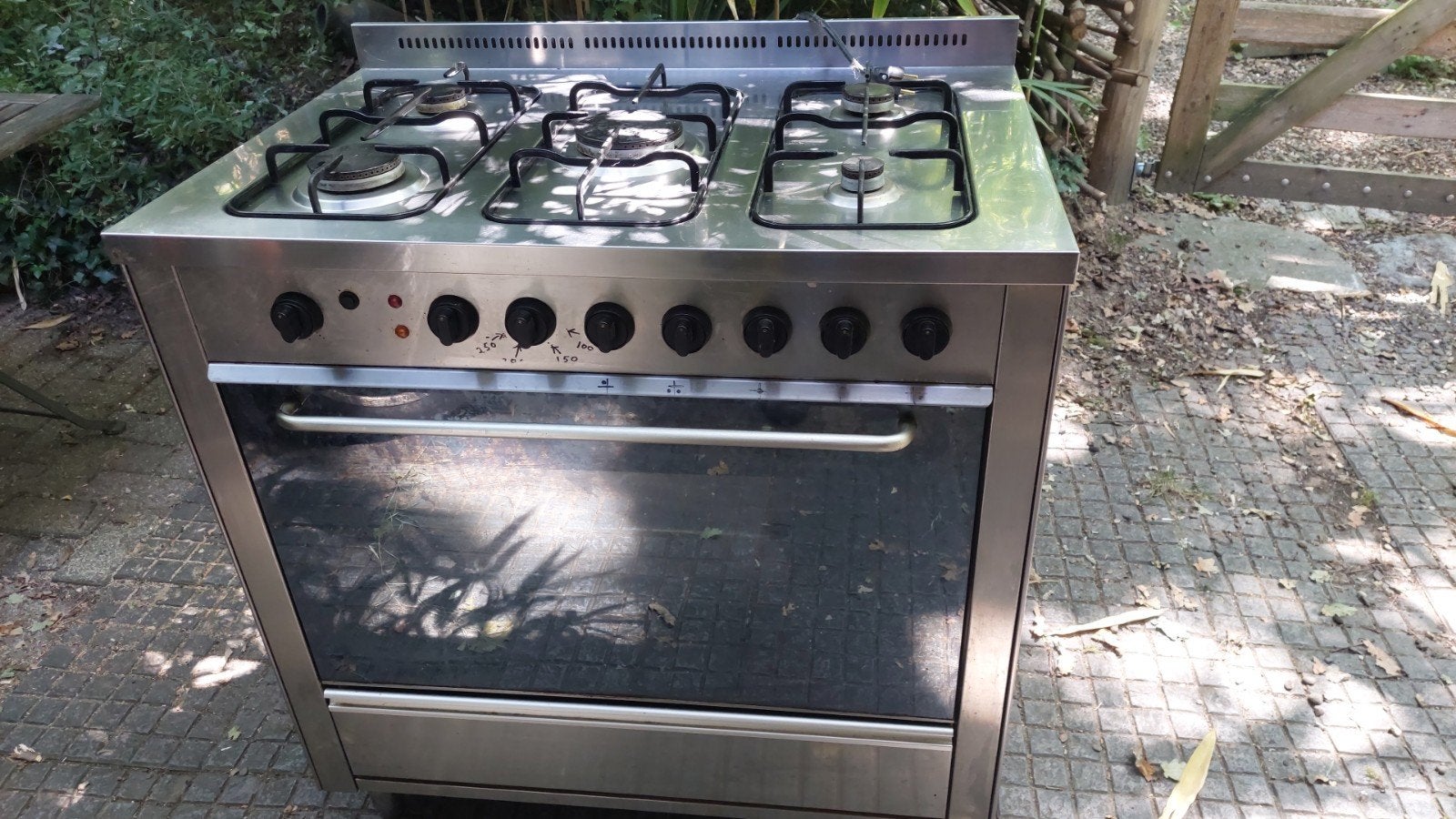 Cuisinière à gaz naturel à 5 brûleurs, Enlèvement