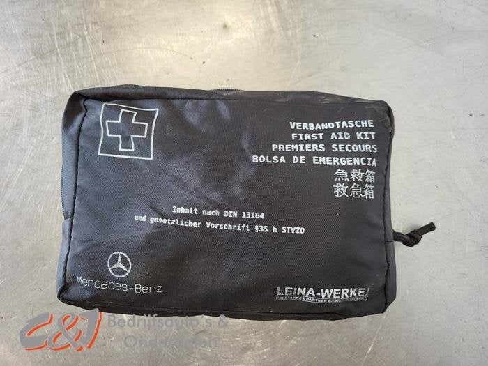 EHBO kit van een Mercedes V-Klasse, Gebruikt, -, Ophalen of Verzenden, -