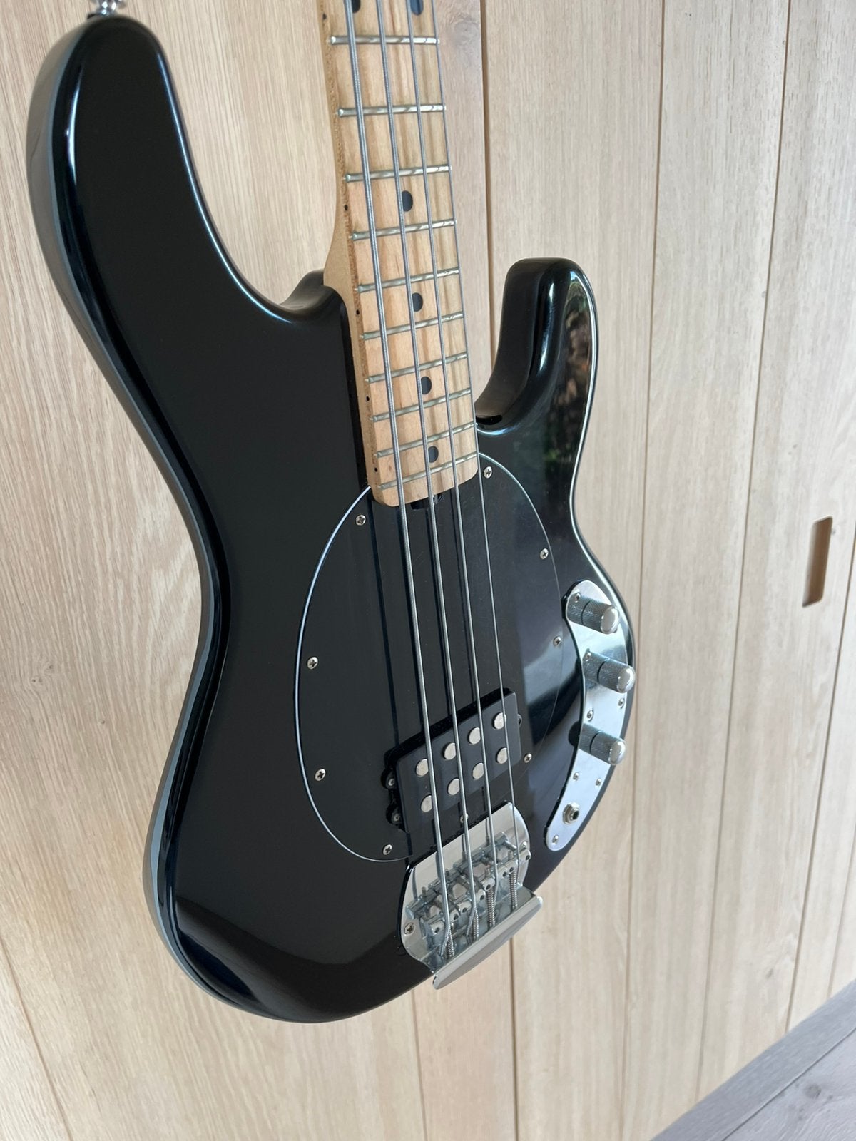 Basgitaar musicman sterling stingray, Musique & Instruments, Enlèvement, Utilisé, Électrique