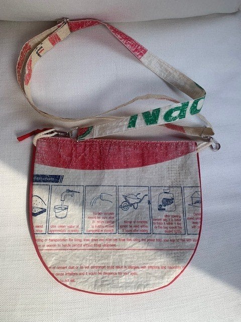 Sac à main neuf en matière recyclée, Bijoux, Sacs & Beauté, Enlèvement, Neuf, Rouge, Sac à main