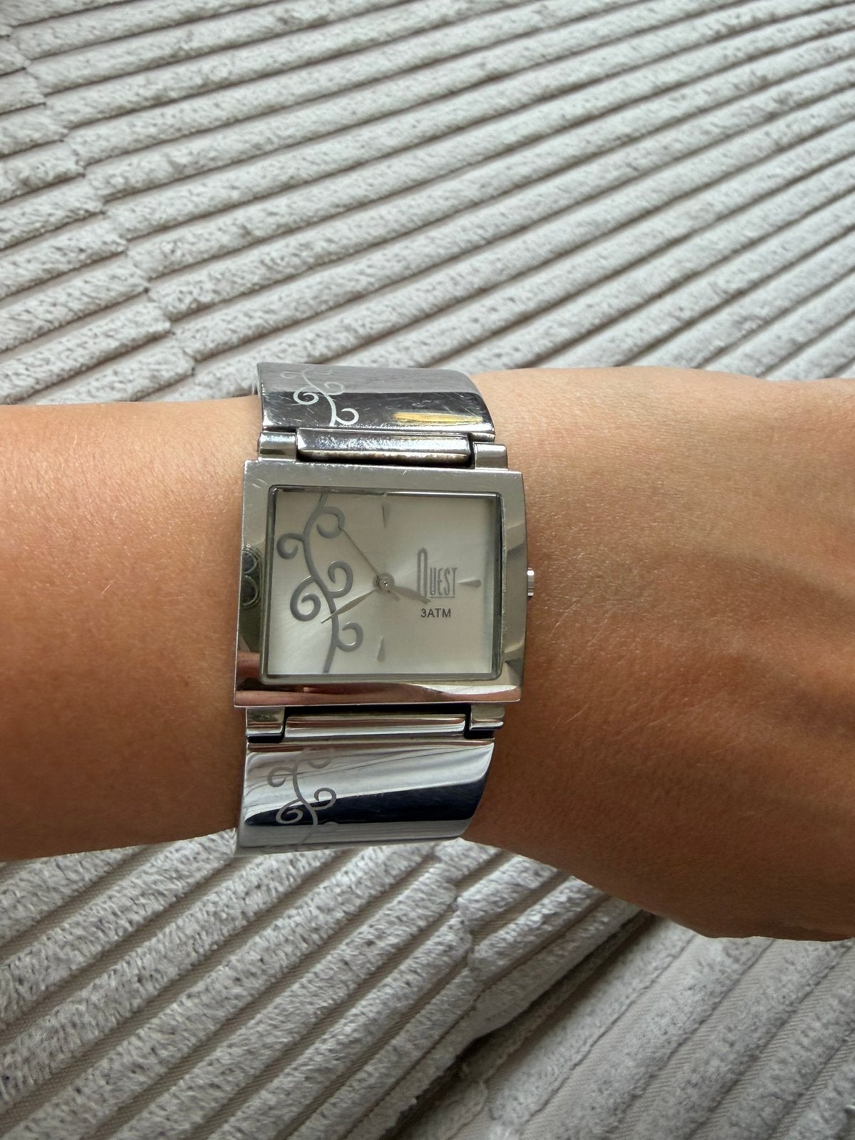 Montre QUEST, Bijoux, Sacs & Beauté, Enlèvement ou Envoi, Utilisé, Montre-bracelet, Autres marques