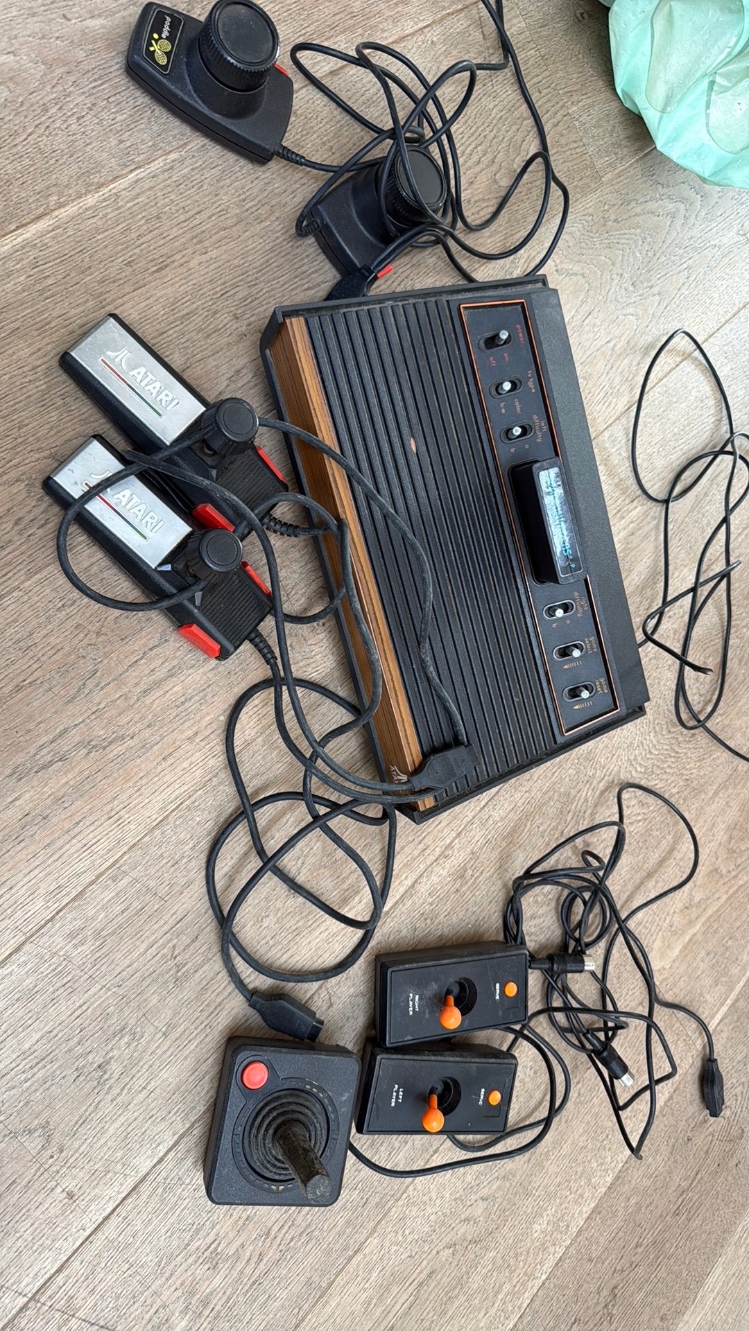 Atari vintage model CX 2600, Consoles de jeu & Jeux vidéo, Enlèvement ou Envoi, Avec 3 manettes ou plus, Utilisé, Avec jeux