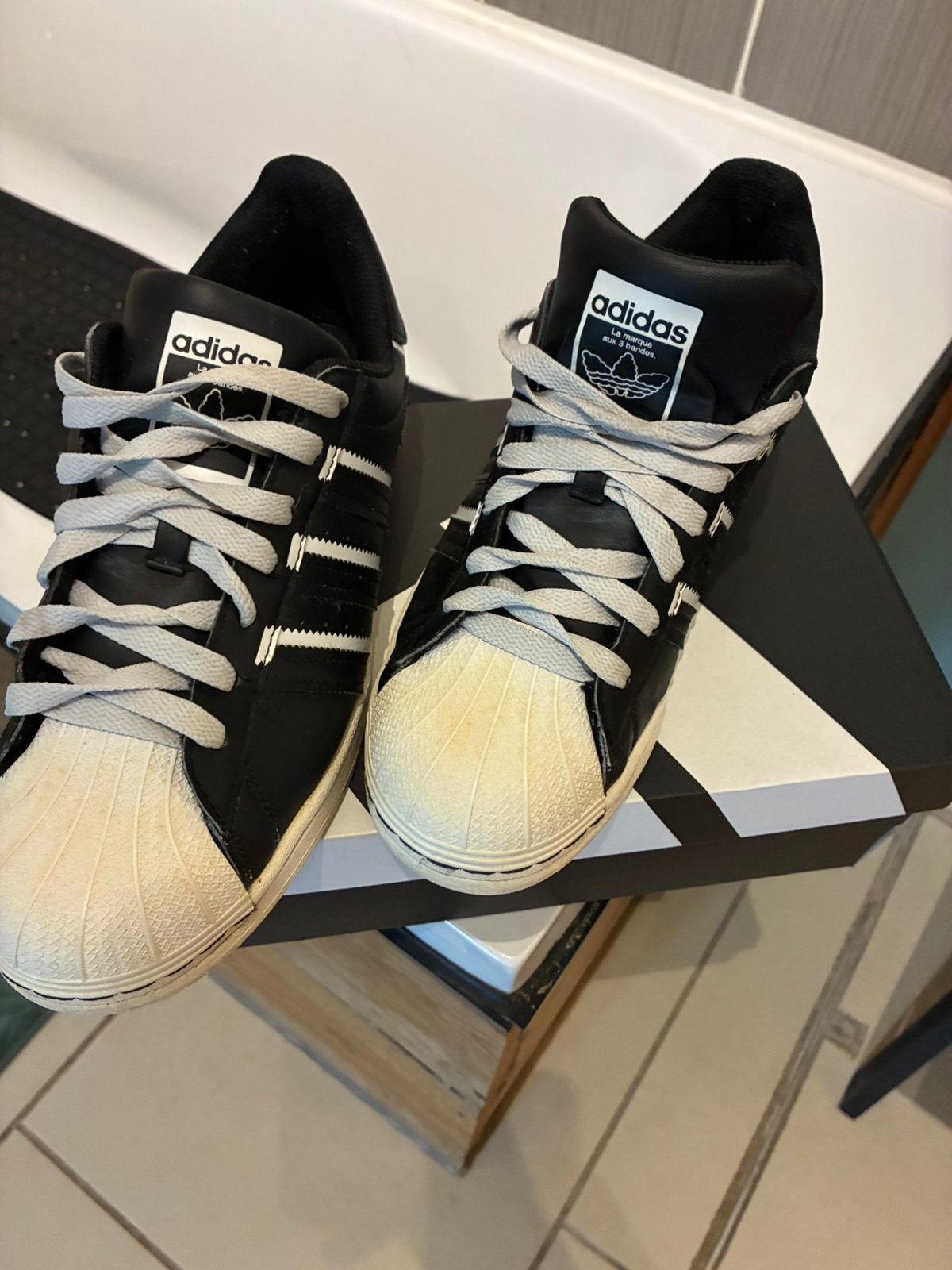 2paires basket adidas superstar et new balance 500 etat neuf, Enlèvement ou Envoi, Comme neuf