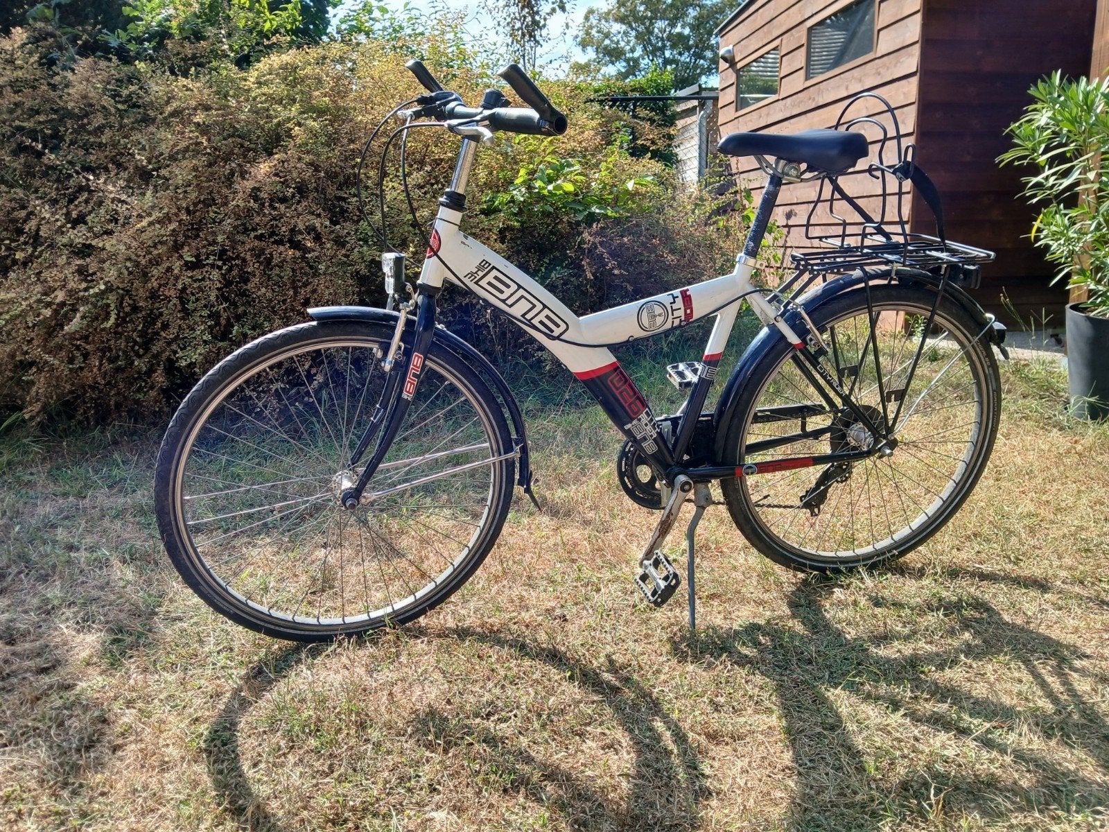 Fiets jongens met boekentasrek, 16 inch wielen, Fietsen en Brommers, Ophalen, Gebruikt, Velgrem, BNB Bike