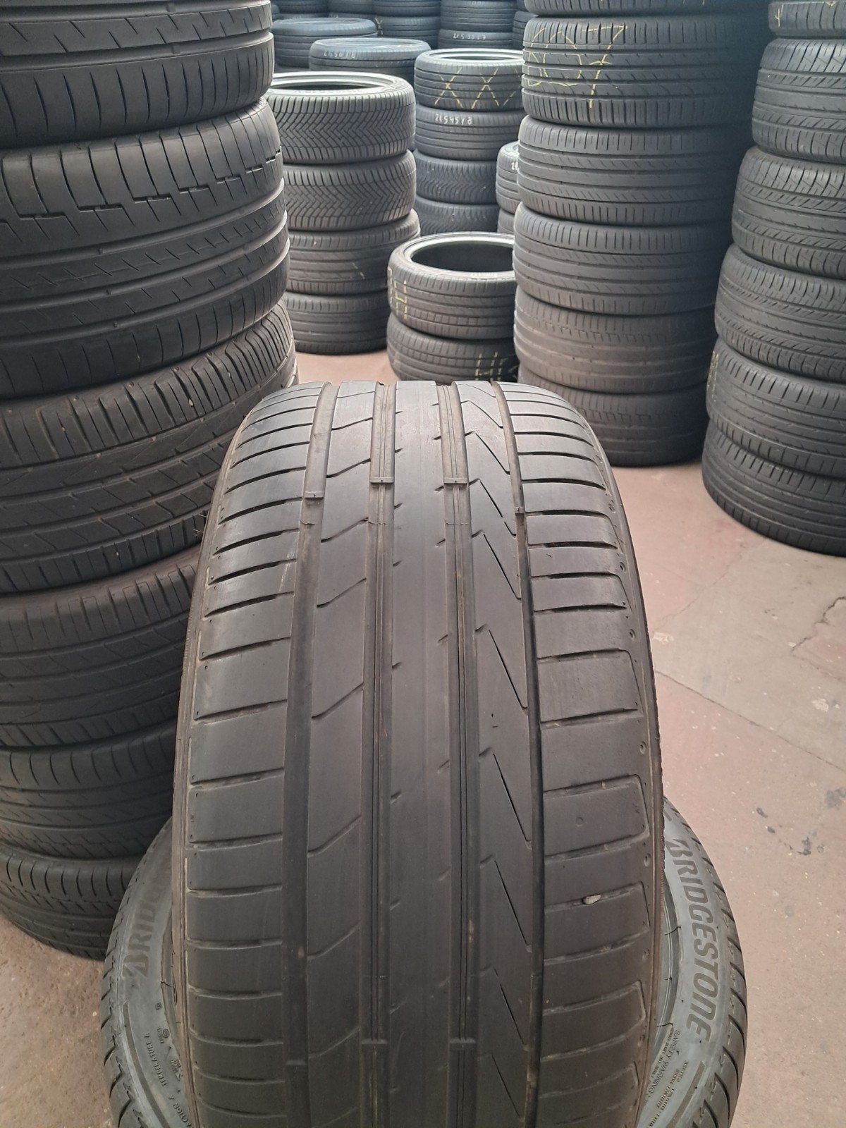 27540r19 275 40 r19 275/40/r19 Hankook avec montage