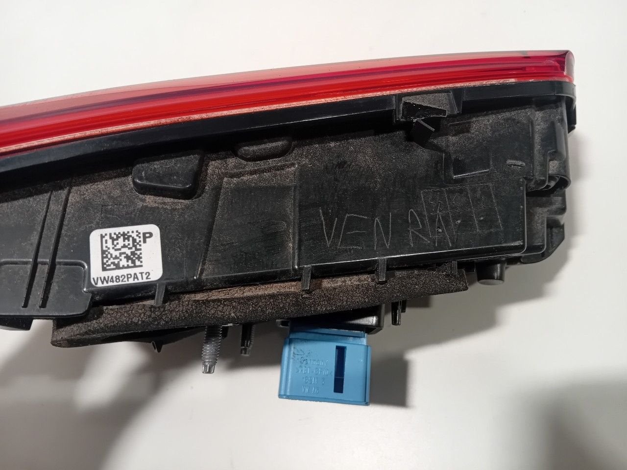 Achterlicht kofferdeksel achterklep links Volkswagen Passat, Auto-onderdelen, Onderdelen@venauto.nl, Van der Ven Autorecycling B.V.
