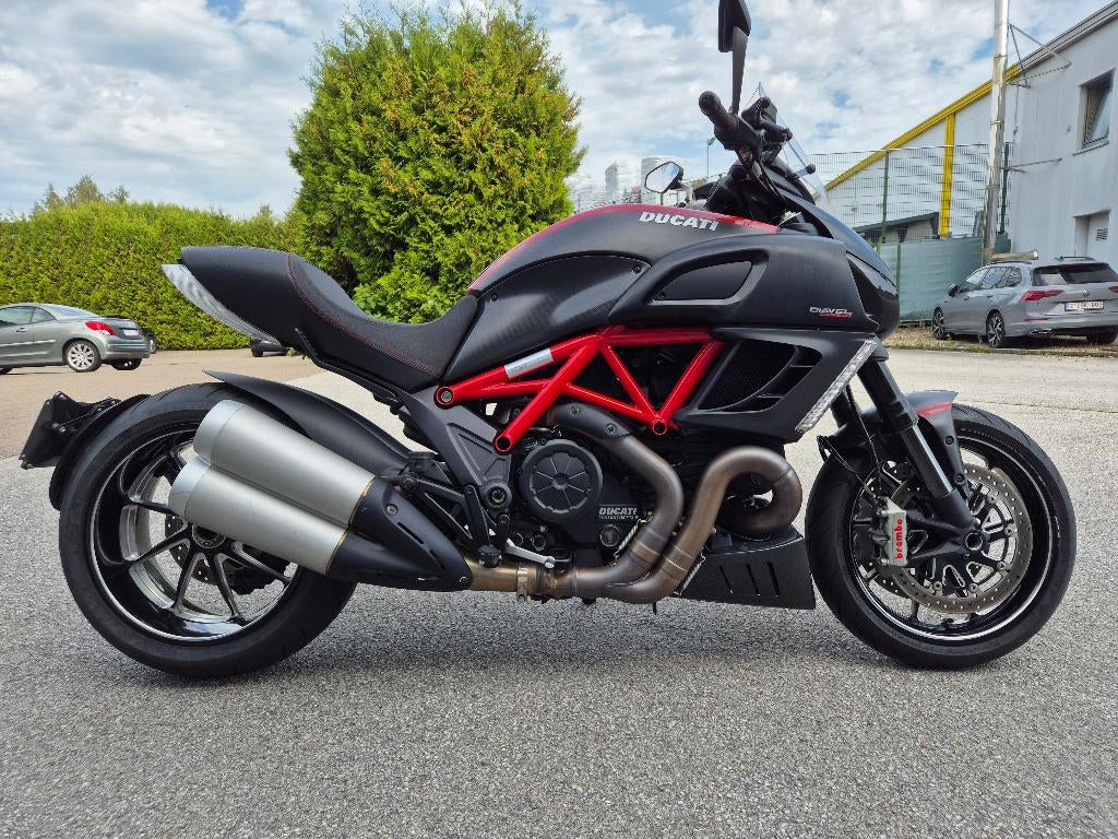 DUCATI DIAVEL CARBON, Motoren, Motoren | Ducati, 2 cilinders, Particulier, Meer dan 35 kW, 1200 cc