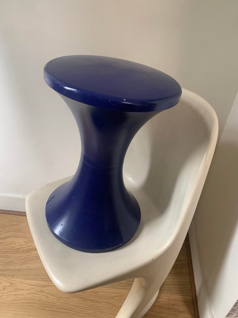 Tabouret Tam Tam bleu, Enlèvement, Utilisé
