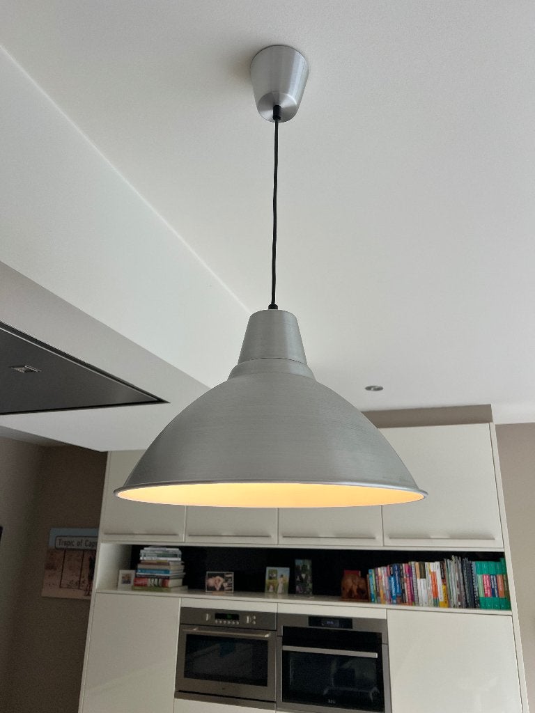 IKEA FOTO Hanglamp – Geborsteld Aluminium – Industrieel, Huis en Inrichting, Lampen | Hanglampen, Zo goed als nieuw, Ophalen of Verzenden