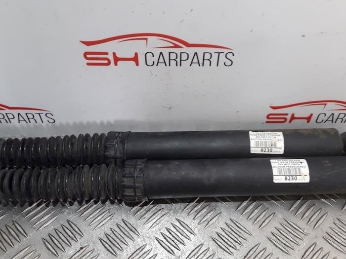 Schokdemper set van een Peugeot 208, Gebruikt, -, -, Ophalen of Verzenden