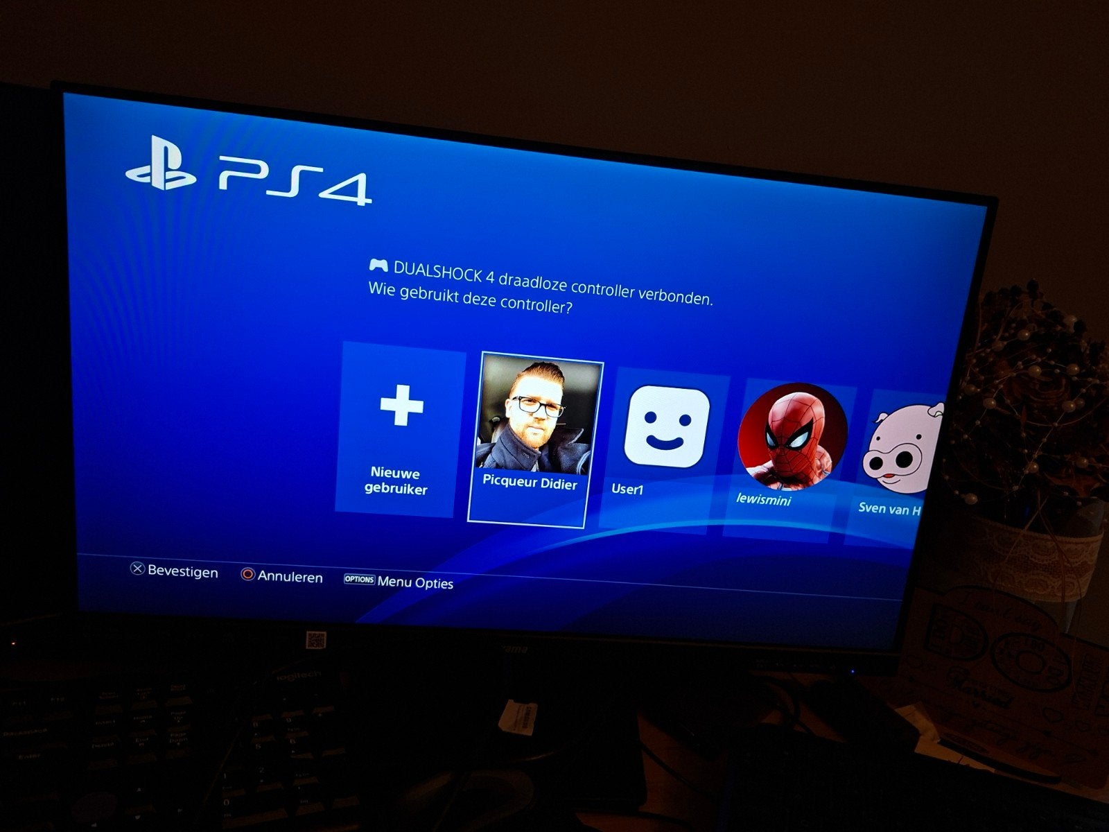 Playstation 4 met 2 controllers, Games en Spelcomputers, Games | Sony PlayStation 4, Ophalen