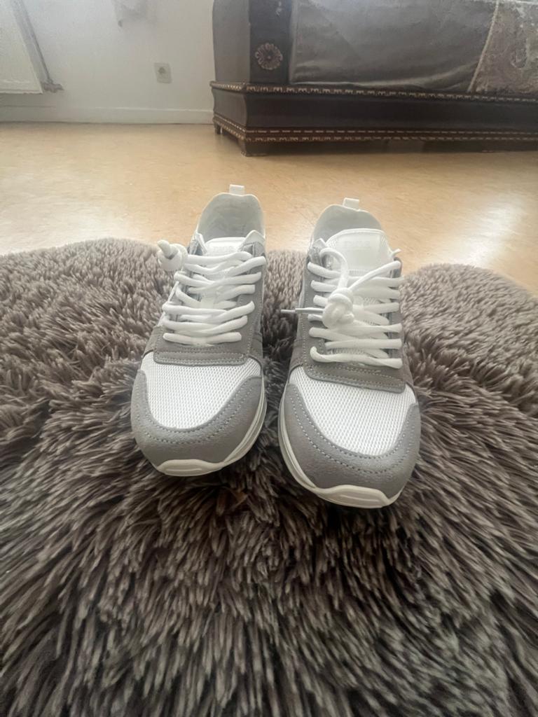 Dior b25 wit, Wit, Ophalen of Verzenden, Zo goed als nieuw, Veterschoenen
