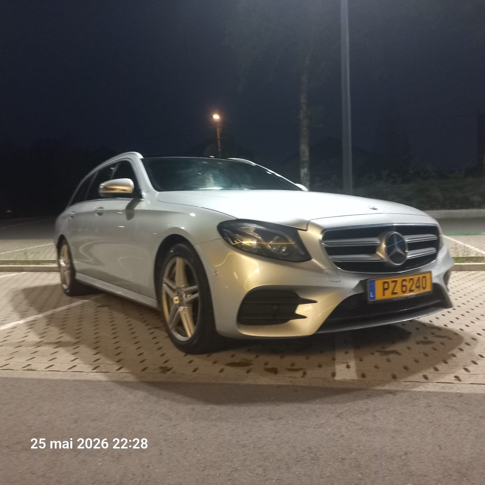 Mercedes E350d 4Matic "AMG", Argent ou Gris, Achat, Carnet d'entretien, Alcantara