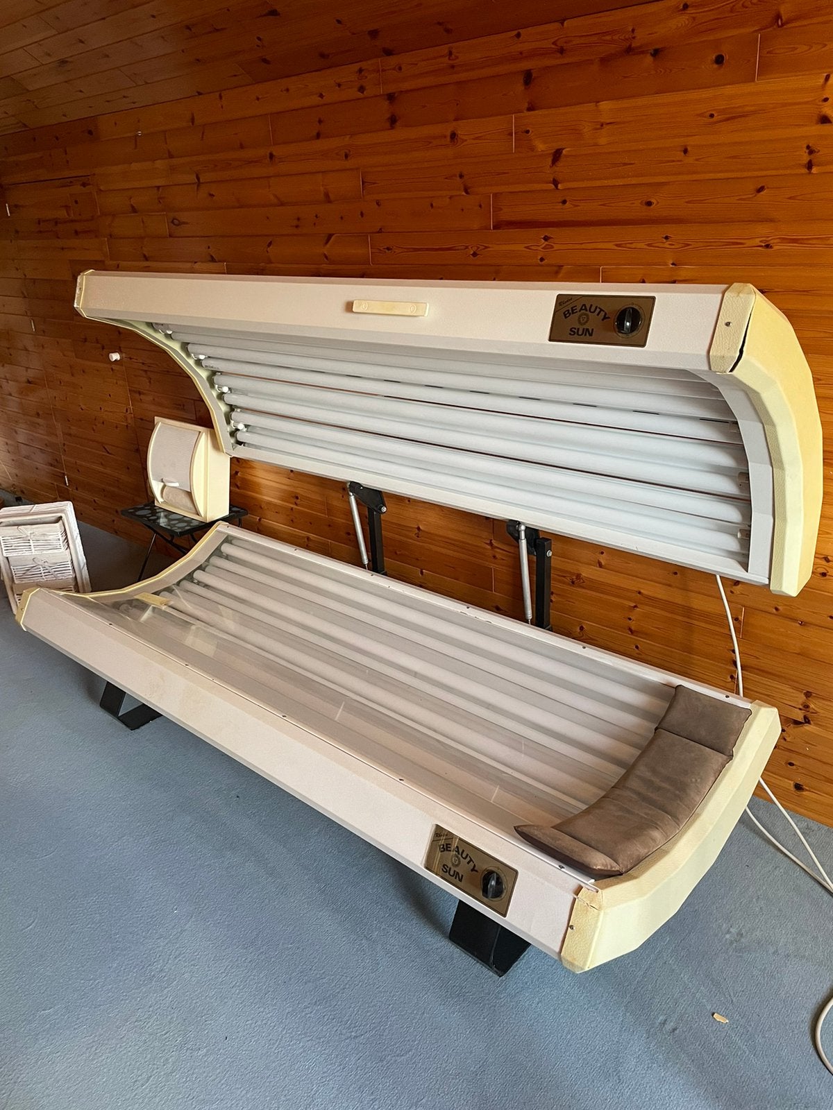 Gratis zonnebank (werkt nog!), Electroménager, Solarium, Banc solaire & Bronzage facial, Enlèvement, Utilisé, Banc solaire double