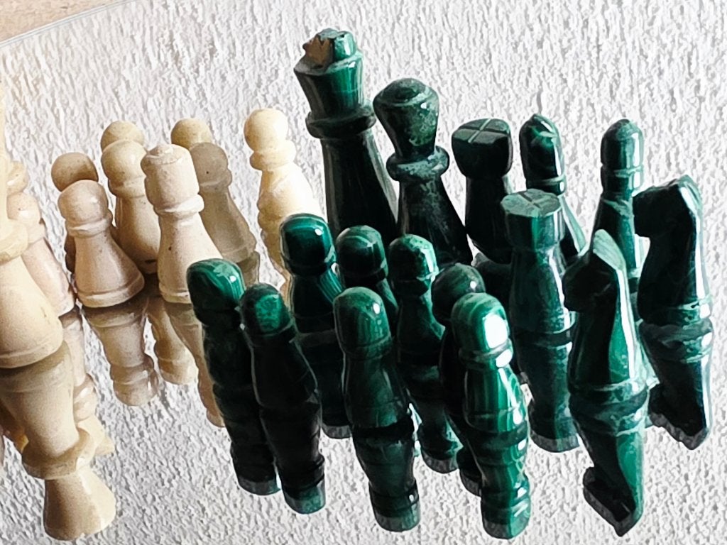 Schaakfiguten van malachiet en marmersteen, Hobby en Vrije tijd, Gezelschapsspellen | Bordspellen, Ophalen of Verzenden, Zo goed als nieuw