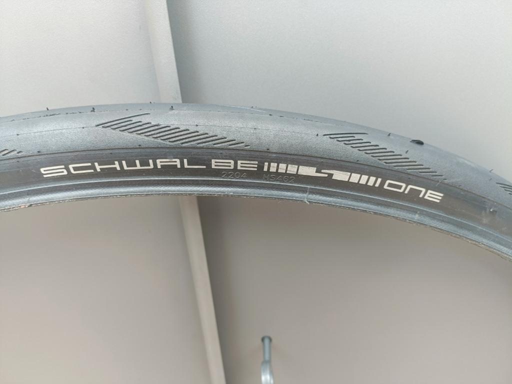 Schwalbe One TLE 28mm et Pirelli Cinturato Vélo 26mm, Fietsen en Brommers, Fietsonderdelen, Ophalen of Verzenden, Band