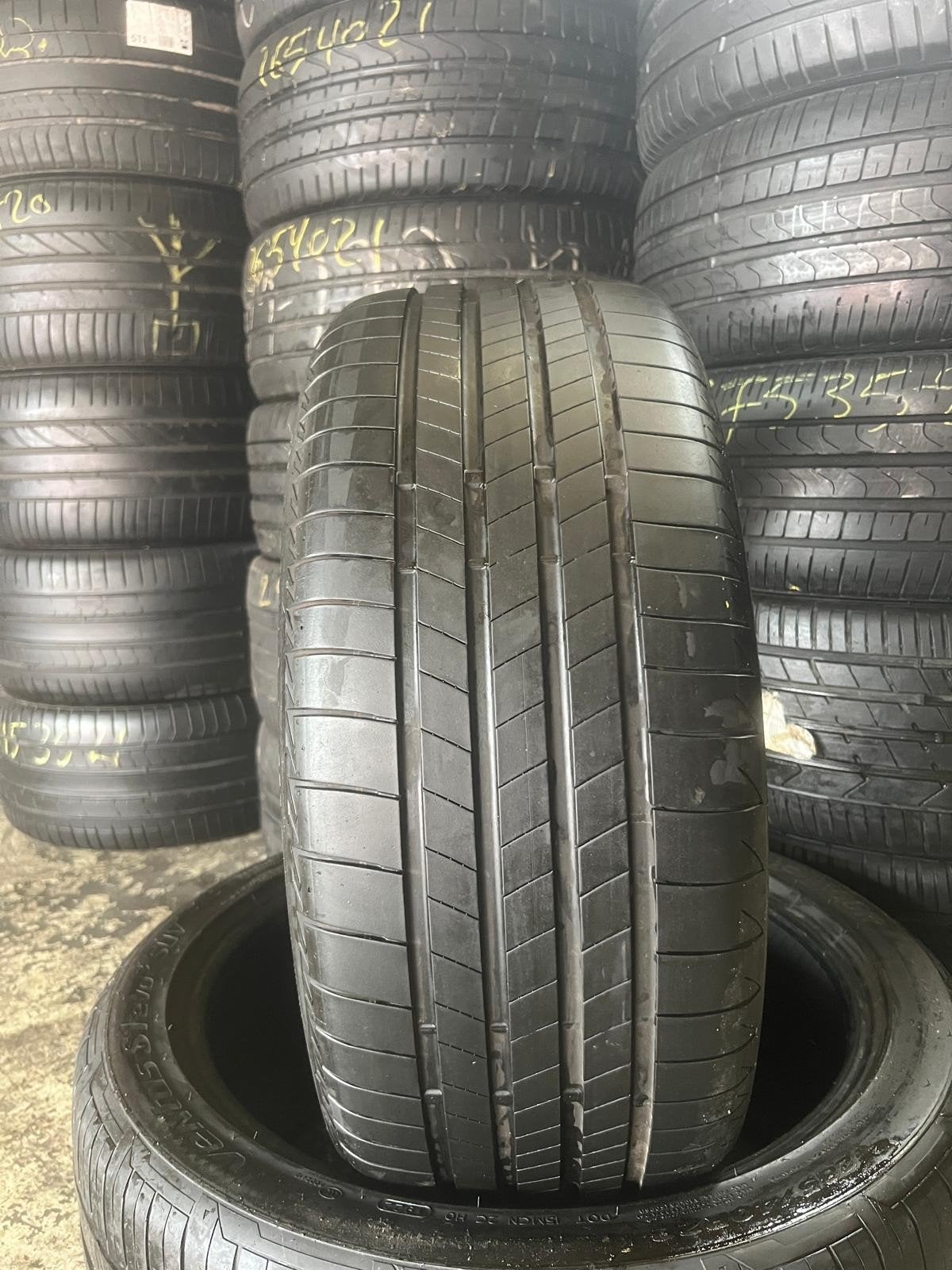 255 40 21 Bridgestone avec montage et équilibrage, Enlèvement