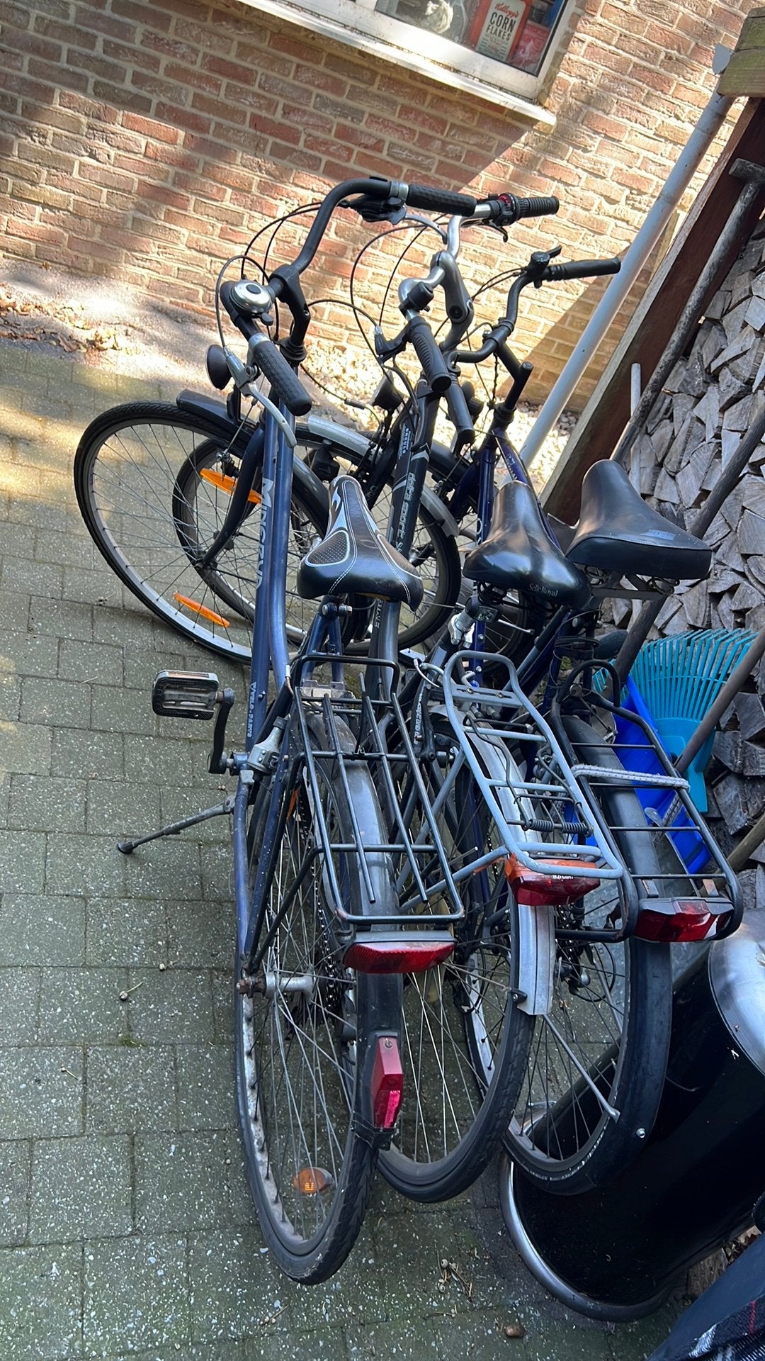 3 fietsen met wat prullenwerk voor studenten, Ophalen, Gebruikt