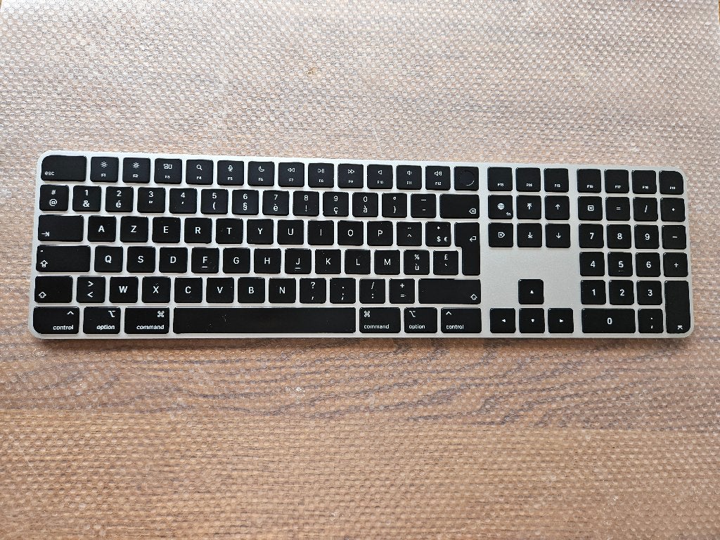 Clavier Apple Magic avec Touch ID, Enlèvement ou Envoi, Azerty, Comme neuf, Sans fil