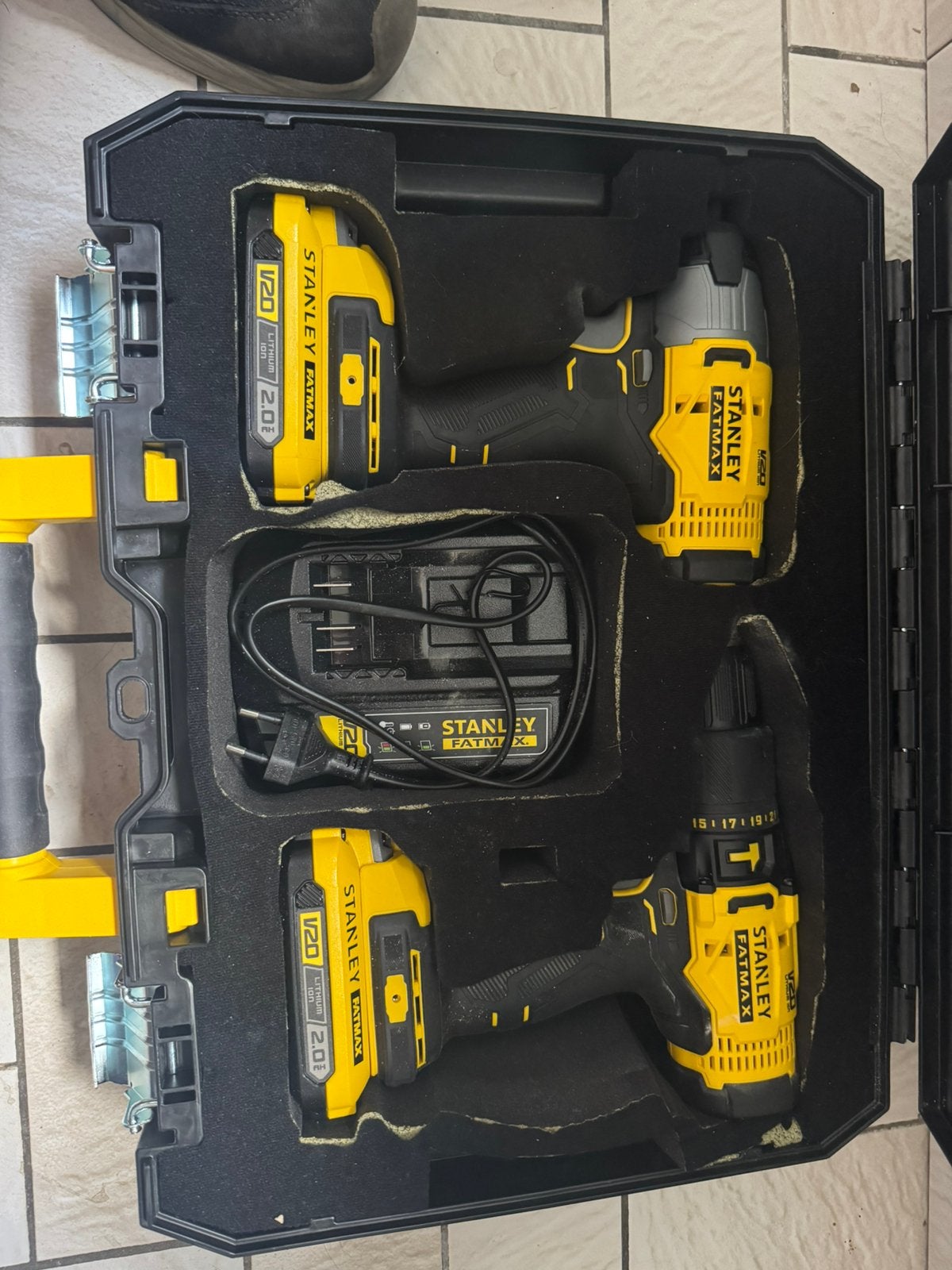 Stanley Fatmax V20 SFMCK465 – Accu Combiset 18V + 2 Accu’s, Ophalen, Zo goed als nieuw