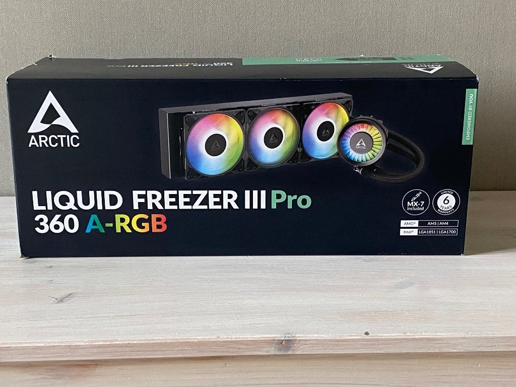 AIO Arctic Liquid Freezer III A-RGB - Nieuw in doos, Informatique & Logiciels, Refroidisseurs d'ordinateur, Neuf, Refroidisseur ordinateur à eau