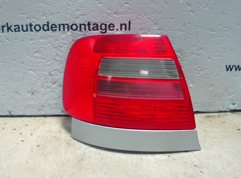 ACHTERLICHT LINKS Audi A4 (B5) (01-1994/08-2001), Info@audi.de, Audi, Audi AG, Gebruikt