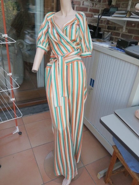 Bloesje (mt 34) + broek oranje groen streep nieuw Pinko mt 4, Vêtements | Femmes, Vestes & Costumes, Enlèvement ou Envoi, Taille 36 (S)