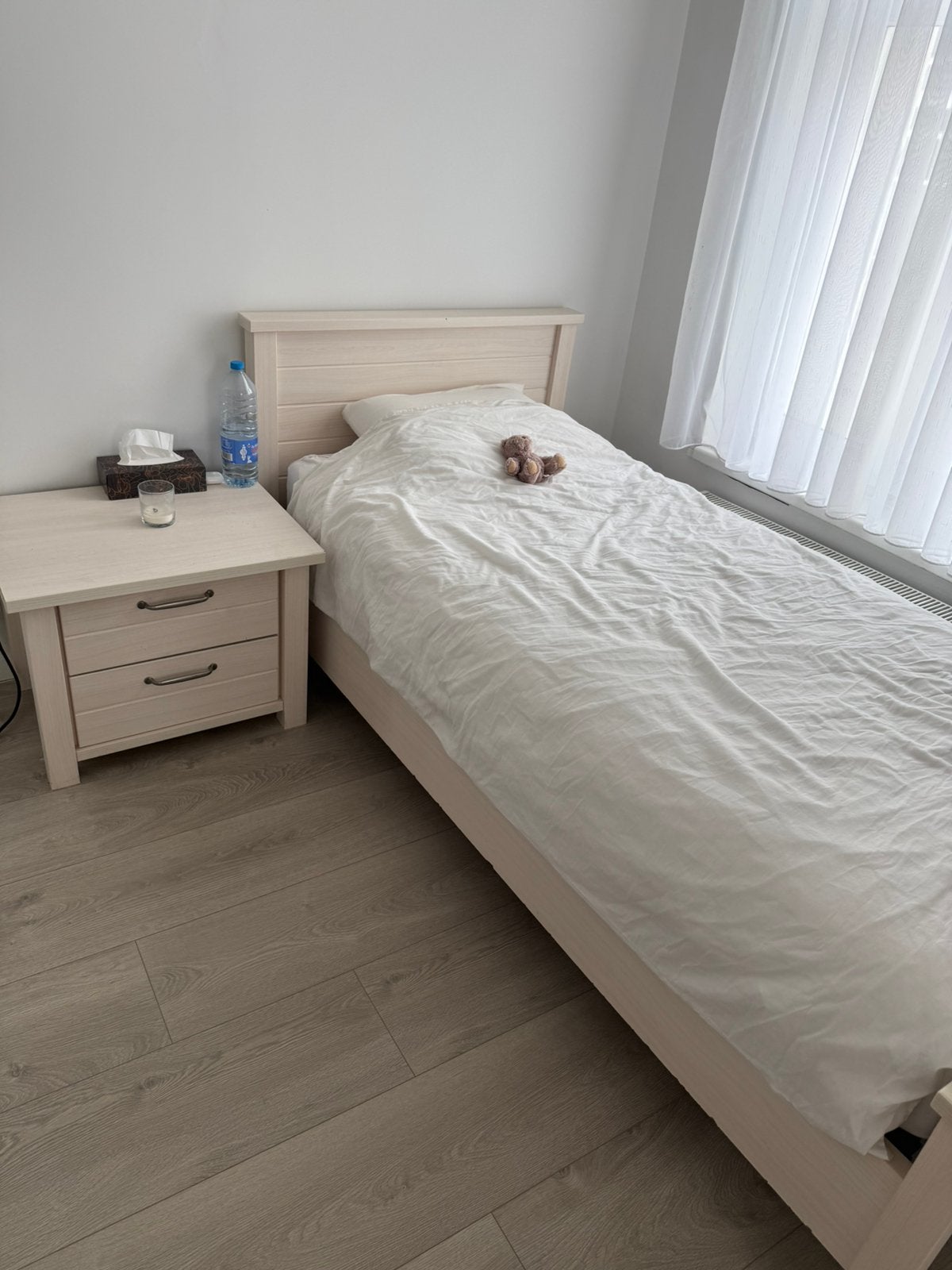Bed en nachtkastje, Ophalen, Zo goed als nieuw