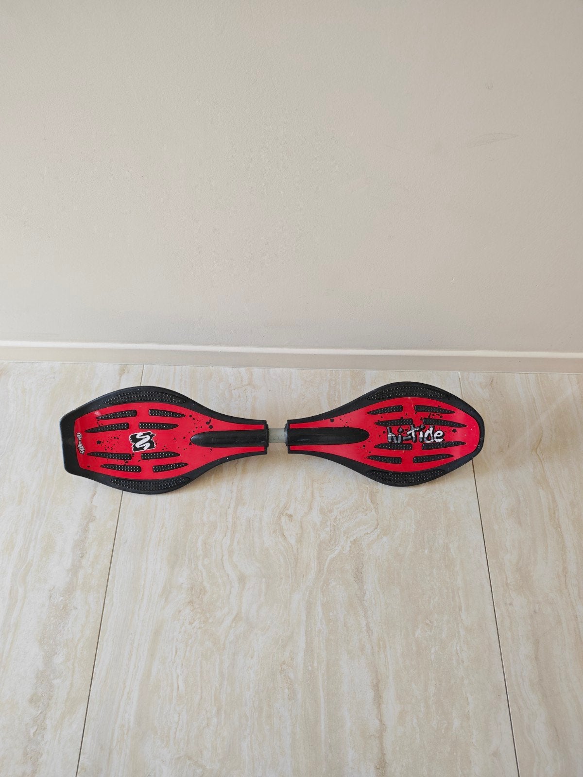 Street Surfing The Wave - Hi Tide - In-Line Caster/Skate B, Enlèvement ou Envoi, Comme neuf, Waveboard