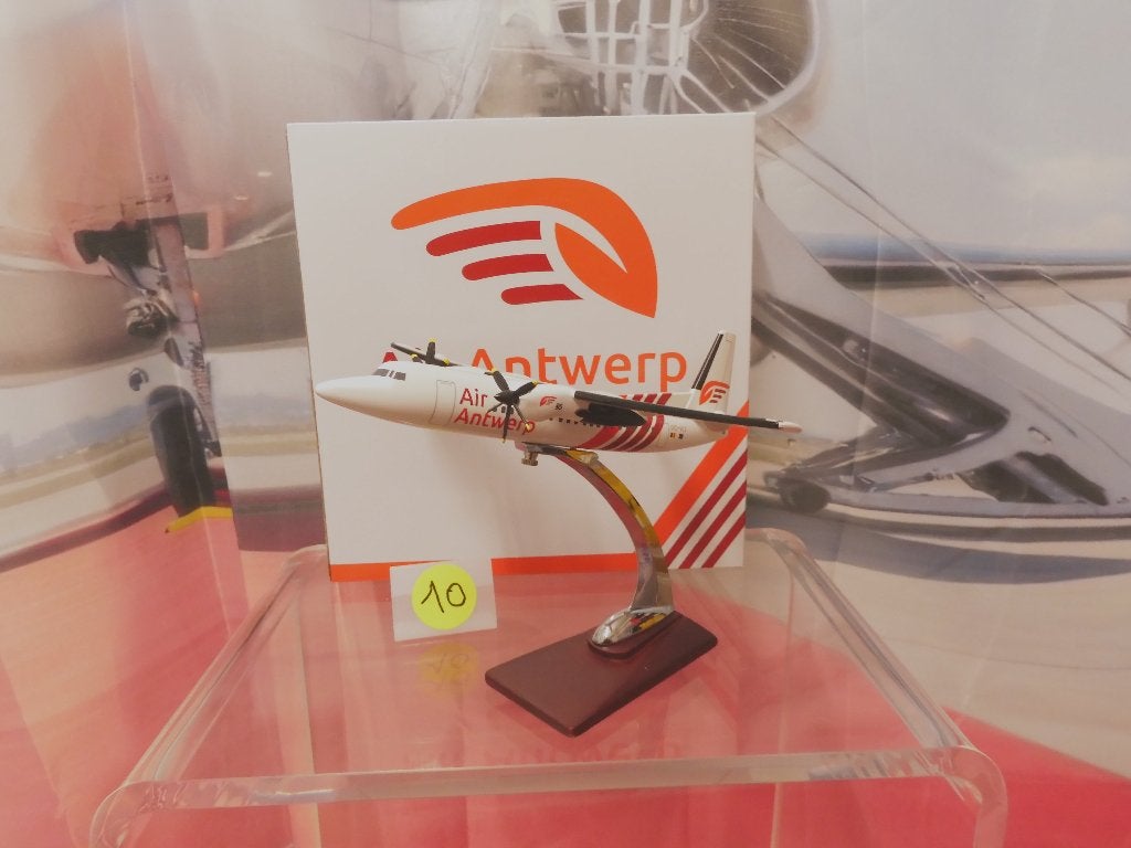 Air Antwerp F50  30 euro, Verzamelen, Luchtvaart en Vliegtuigspotten, Verzenden, Nieuw, Schaalmodel