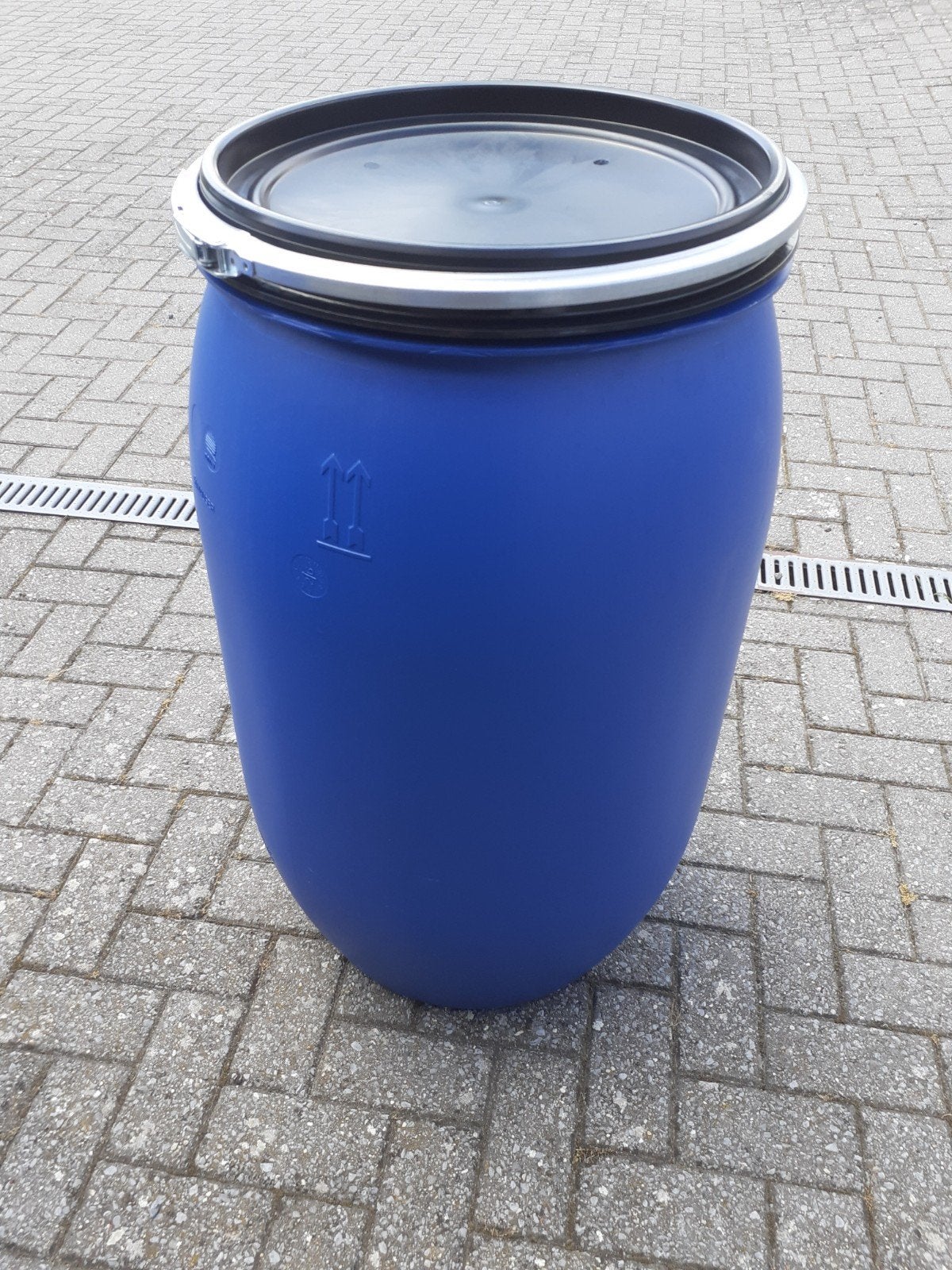 blauwe ton van 150 L inhoud, Tuin en Terras, Regentonnen, 150 liter of meer, Ophalen, Gebruikt, Kunststof