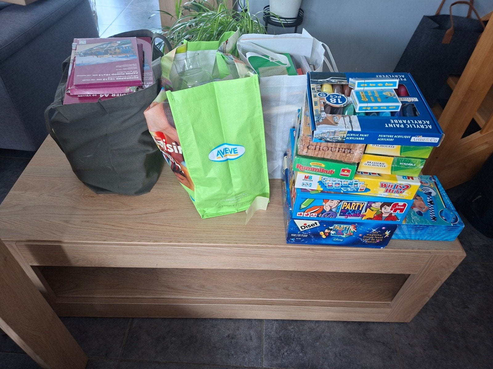 Spellen, boeken, salontafel, Ophalen