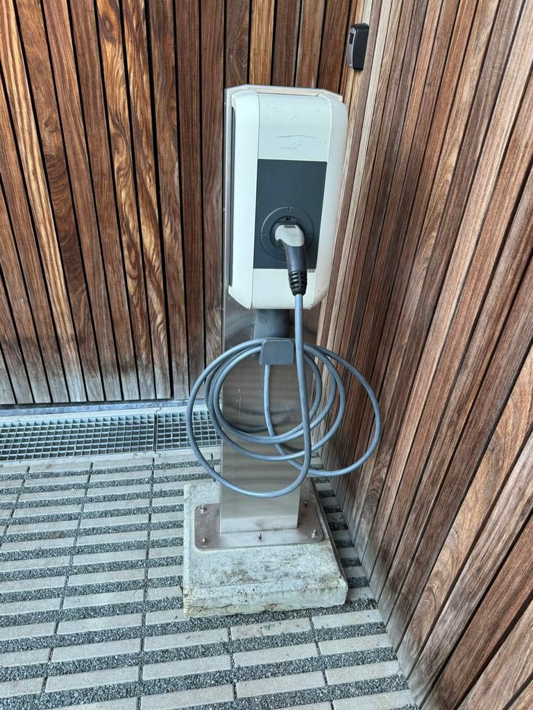 KEBA Laadpaal - x-series, Enlèvement, Comme neuf, Borne de recharge et Câble de charge