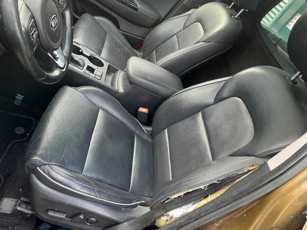 STOEL LINKS VOOR Kia Sportage (QL) (01-2015/09-2022), Info@kia.de, Theodor-Heuss-Allee 11
60486  Frankfurt am Main, DE, Kia Deutschland GmbH