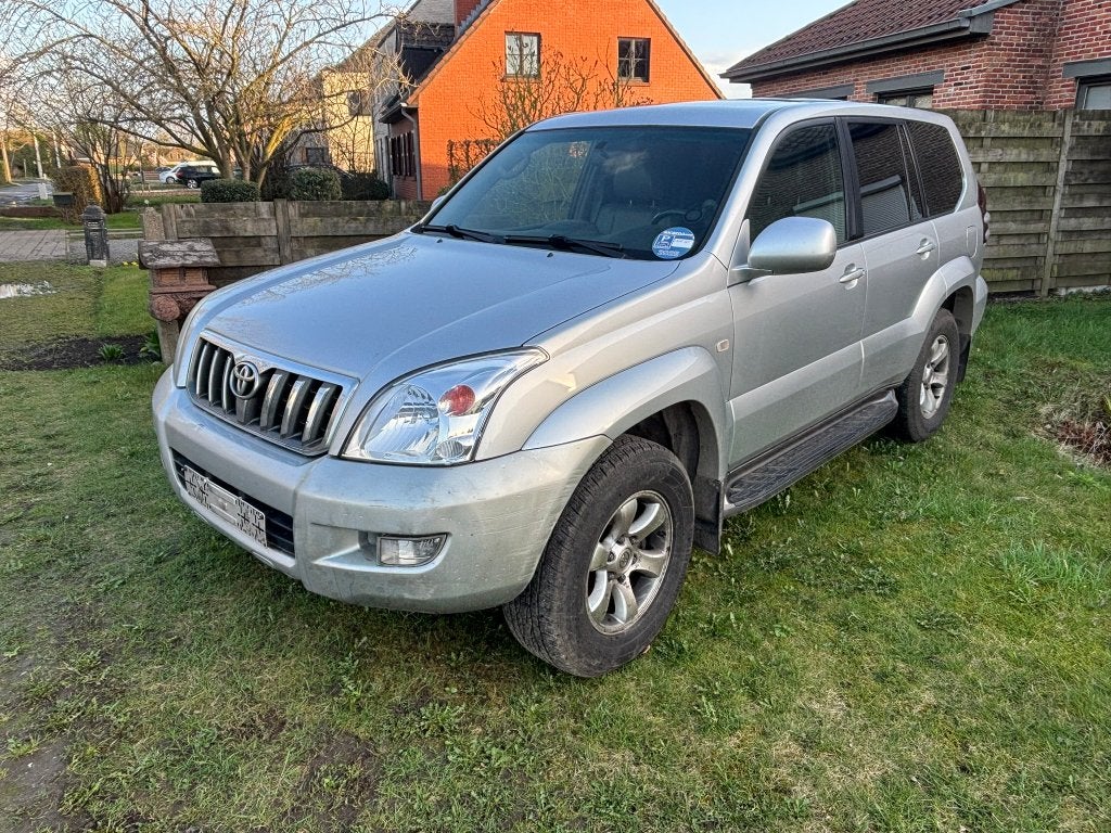 Toyota Landcruiser 5 litres 3.0 D4D VIP, Autos, Cuir, Argent ou Gris, Achat, Système audio