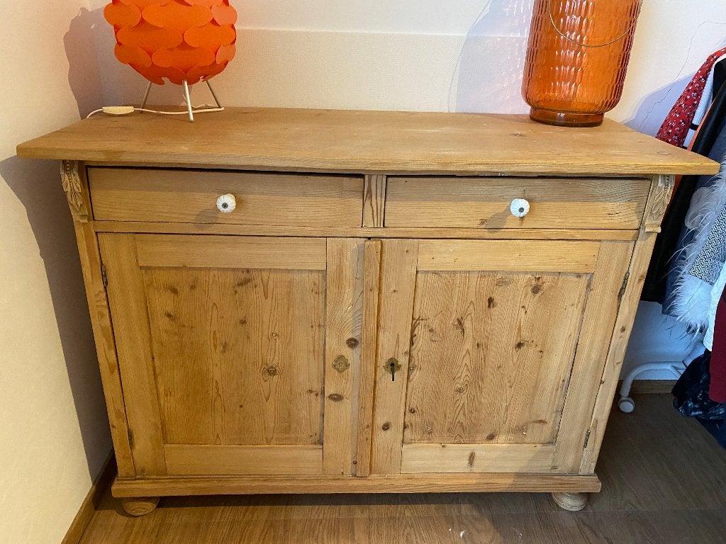 Buffet ancien en pin massif, Maison & Meubles, Armoires | Buffets, Utilisé, Pin, Enlèvement