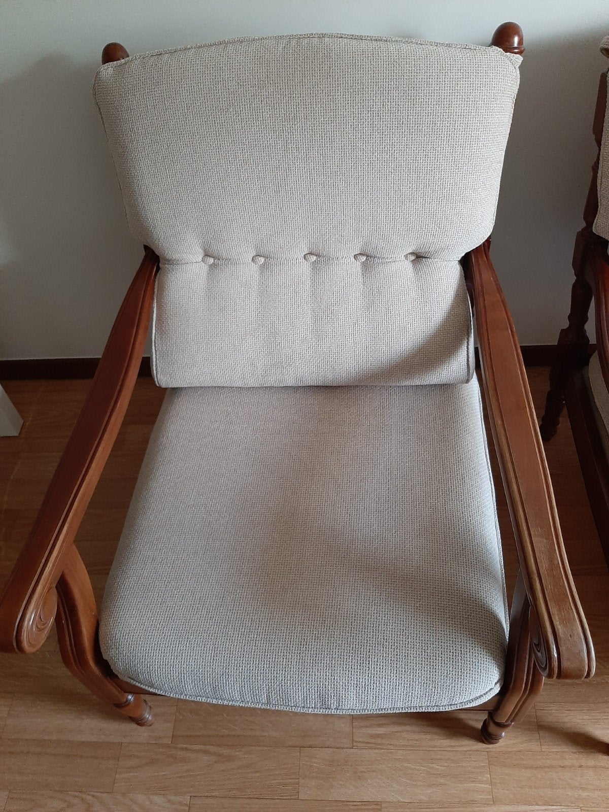 2 zetels + 1 salontafel in kerselaar hout. Bekleding in stof, Ophalen, Hout