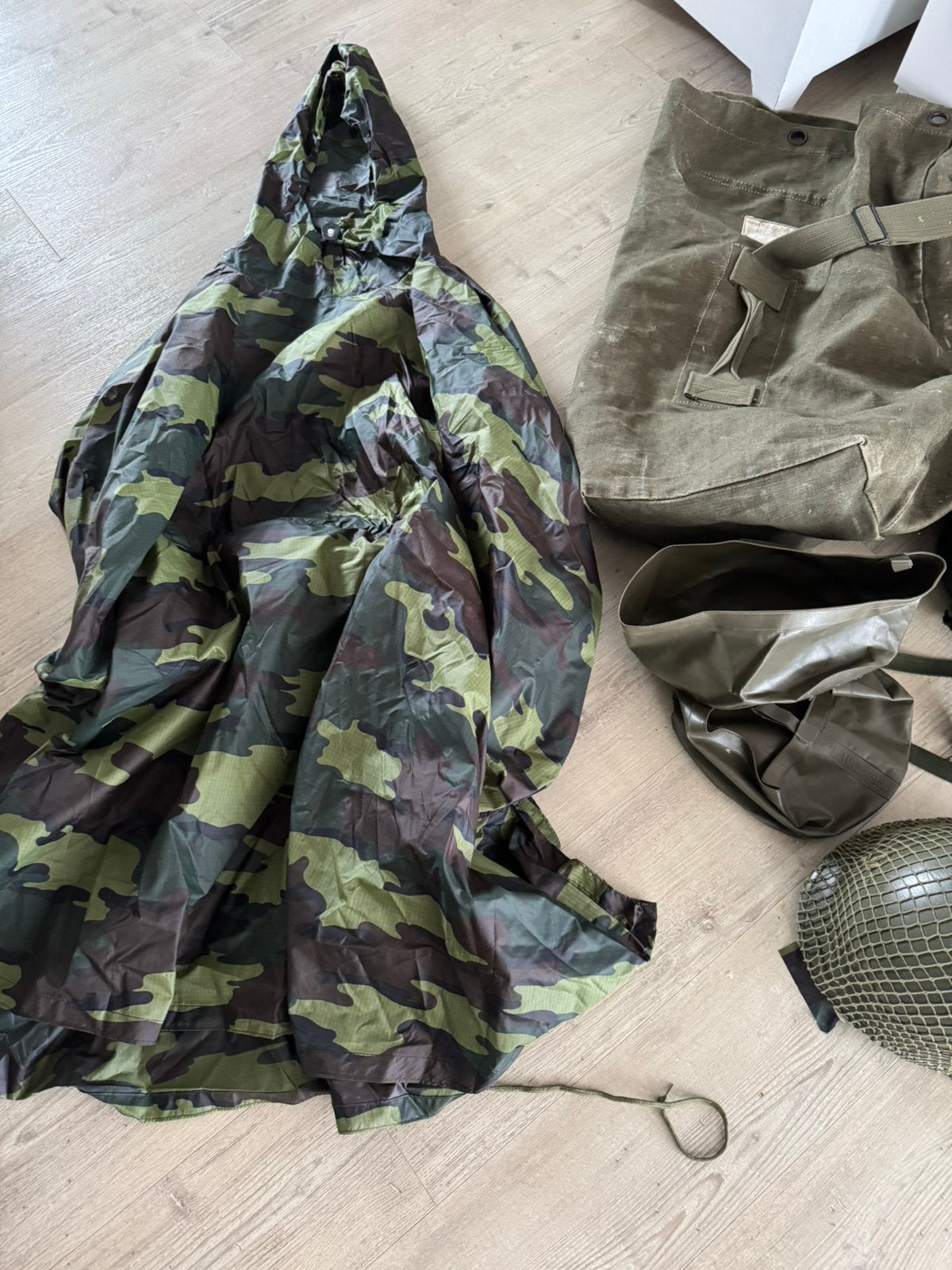 Ensemble militaire, Enlèvement ou Envoi, Comme neuf