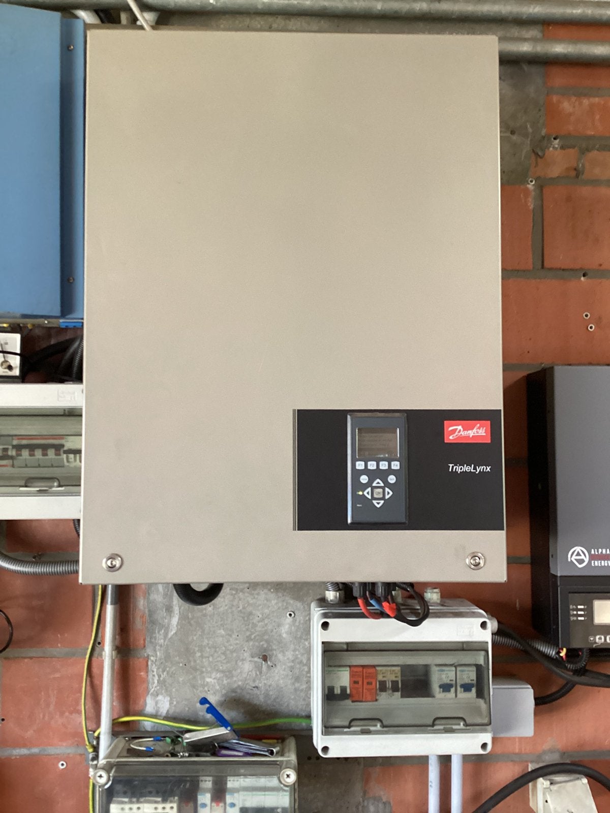 Omvormer Danfos Triple Lynx driefazig 10kw in dienst, Doe-het-zelf en Bouw, Zonnepanelen en Toebehoren, Ophalen, Compleet systeem