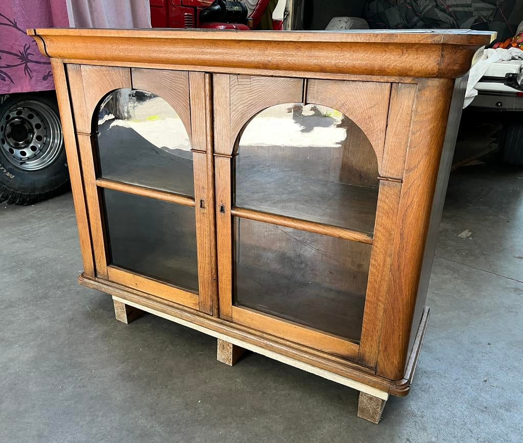Oude vitrinekast met glas in deurtjes, Antiek en Kunst, Ophalen