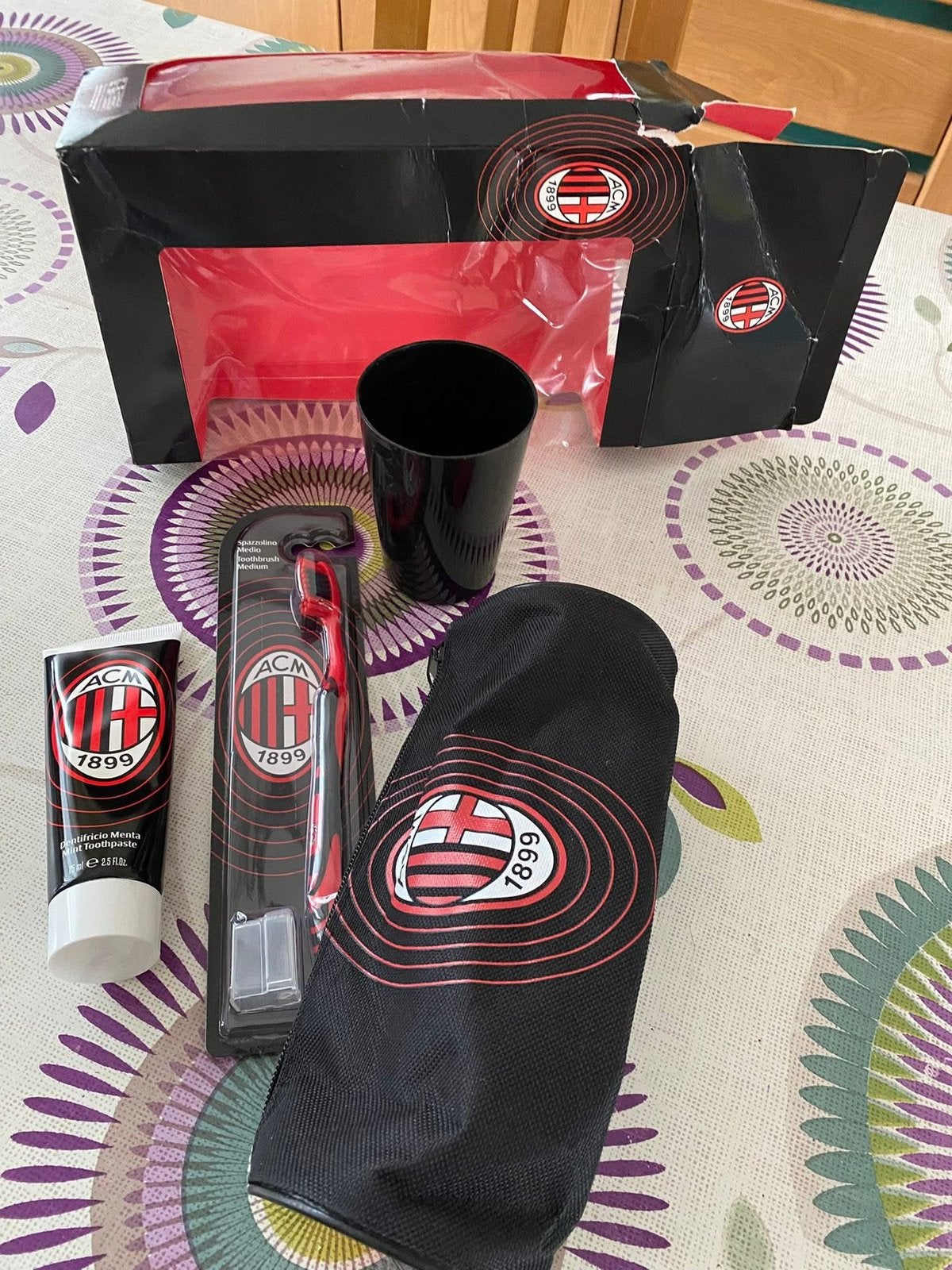 AC Milan mondhygiëneset - officieel product, Ophalen of Verzenden, Zo goed als nieuw