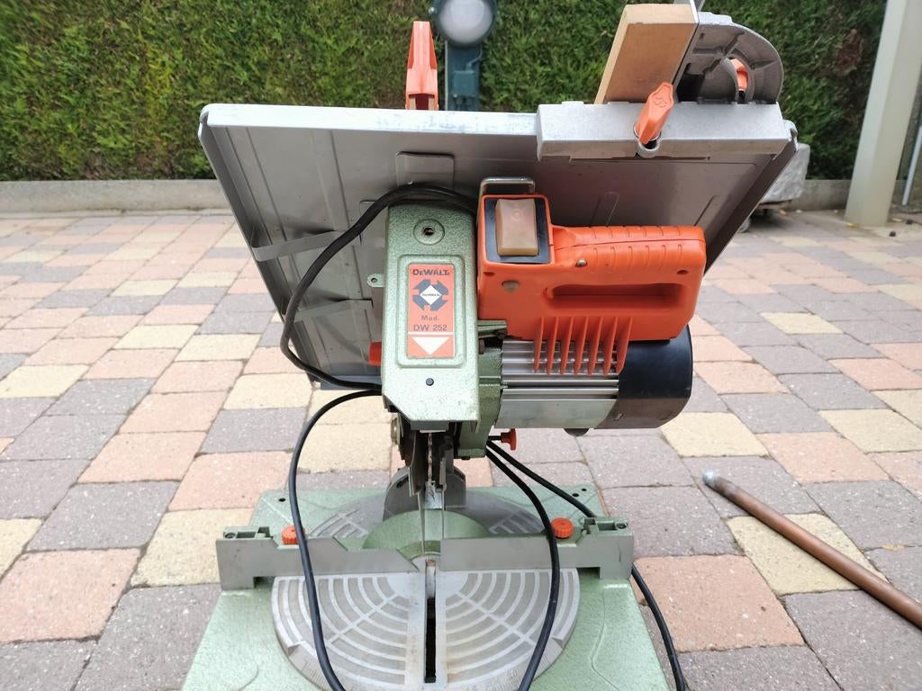Tafelzaagmachine DE WALT DW 252, Doe-het-zelf en Bouw, Ophalen