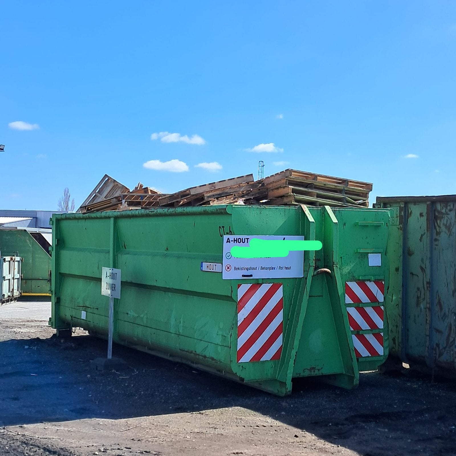 Gratis ene container brandhout, Enlèvement